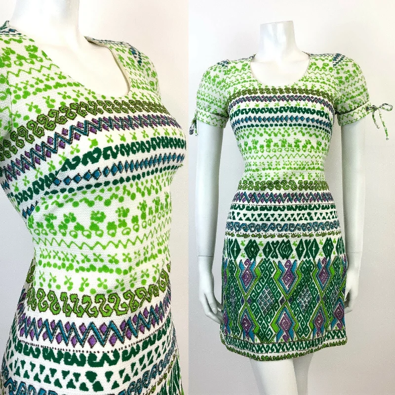 VINTAGE 60s 70s WHITE GREEN BLUE GEOMETRIC AZTEC STRIPED MOD MINI DRESS 8 10 Cozy Satin Mini Dress VINTAGE 60s 70s WHITE GREEN BLUE GEOMETRIC AZTEC STRIPED MOD MINI DRESS 8 10 Cozy Satin Mini Dress