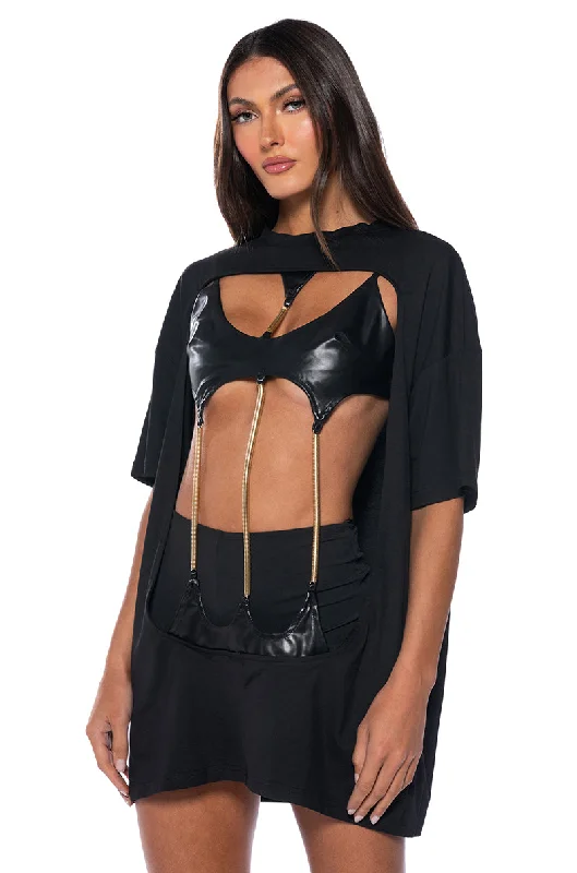 ELEANOR LAYERED CUTOUT TSHIRT Classic Button-Up Short Tee