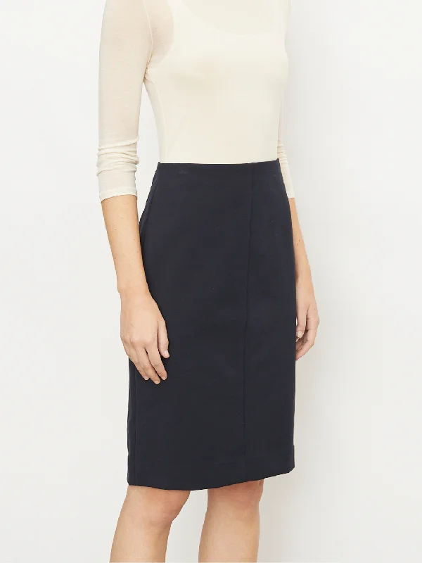 SEAMED FRONT PENCIL SKIRT IN BLACK lightweight skirt design