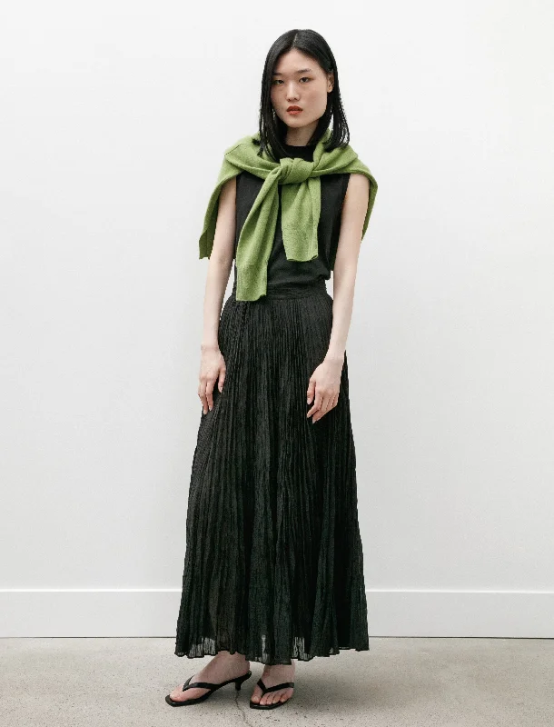Crinkled Plissé Skirt Black pleated skirt texture